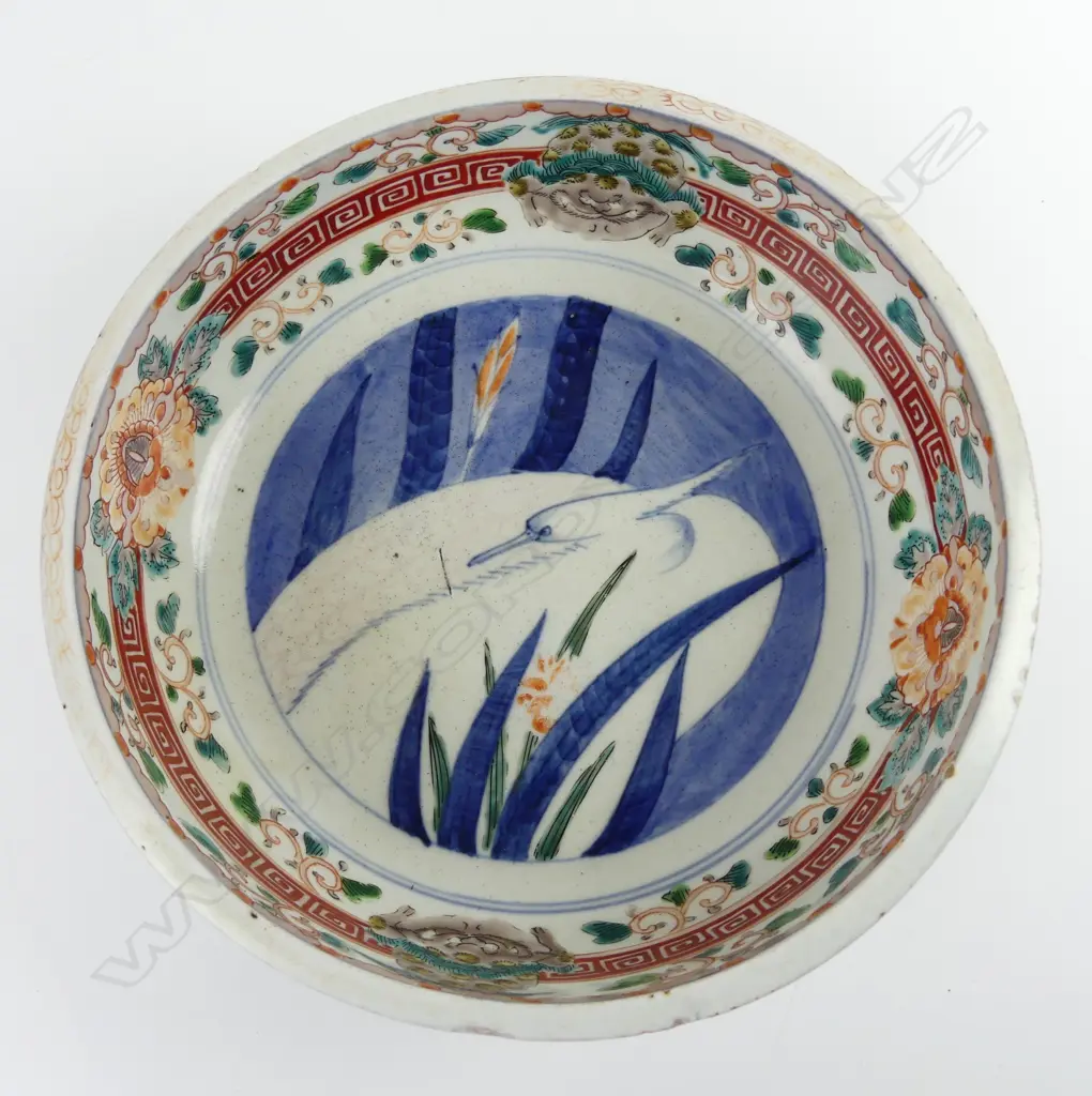 An Imari porcelain bowl Image 1++