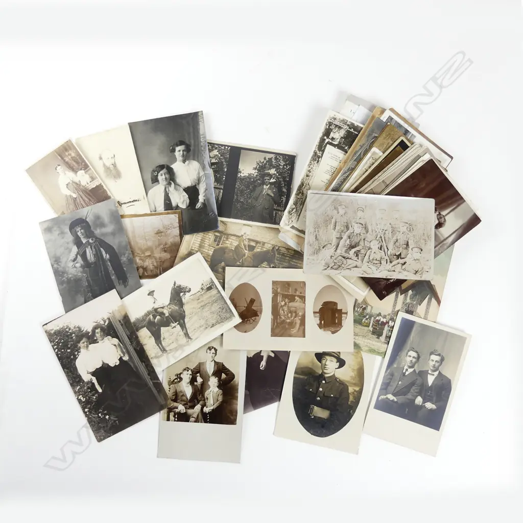 A collection of  NZ postcards Image 1++