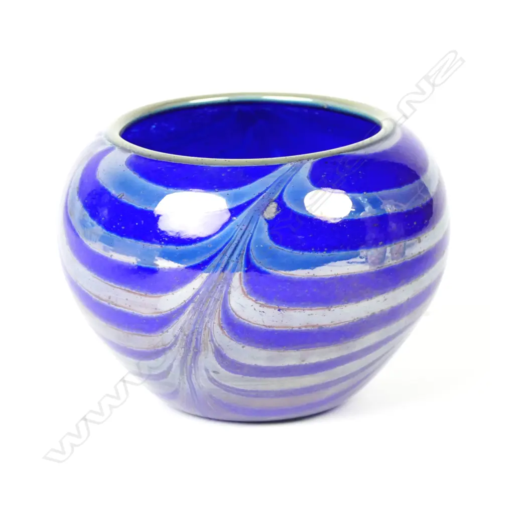 A Hoglund glass vase Image 1++