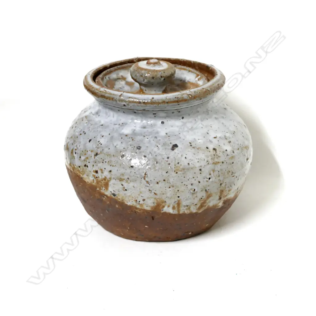 A Len Castle lidded pottery jar Image 1++