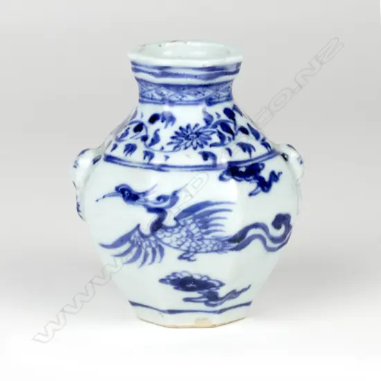 A Chinese porcelain octagonal jarlet