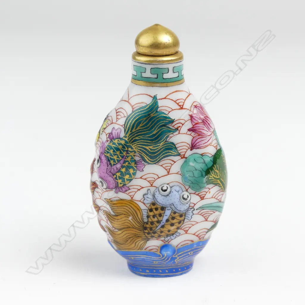A Chinese polychrome enamel goldfish decorated snuff bottle Image 1++