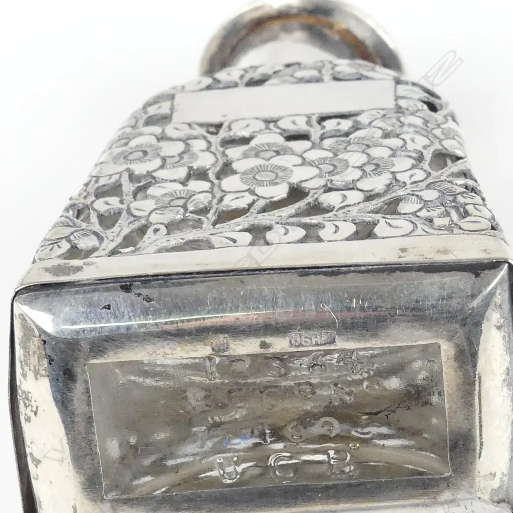 A c.1890 Chinese silver Wang Hing covered glass perfume bottle Image 1++