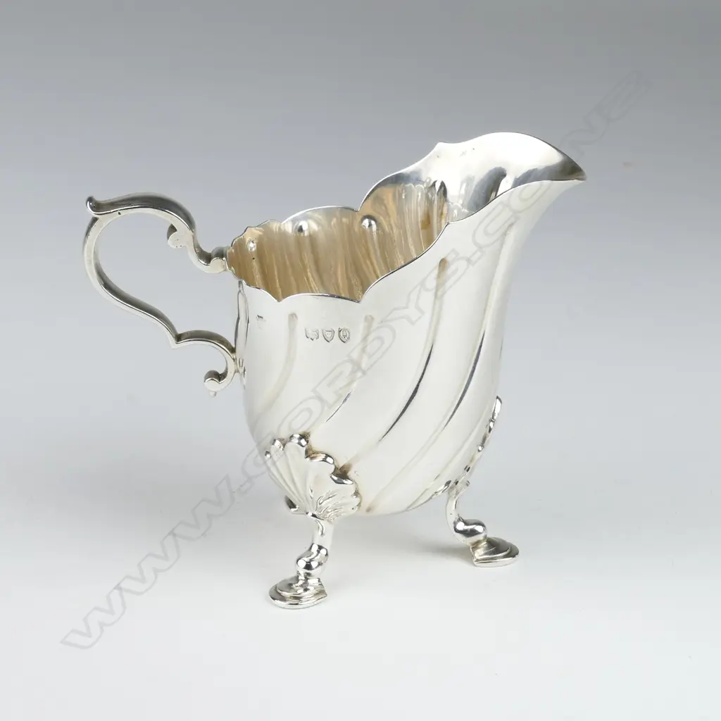 A late Victorian silver cream jug Image 1++