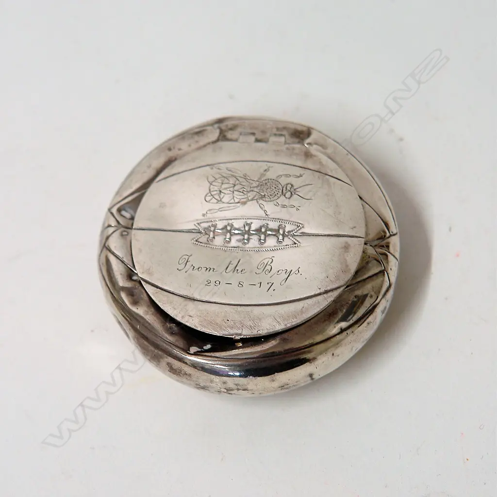 An early 20thC Edwardian circular silver tobacco box Image 1++