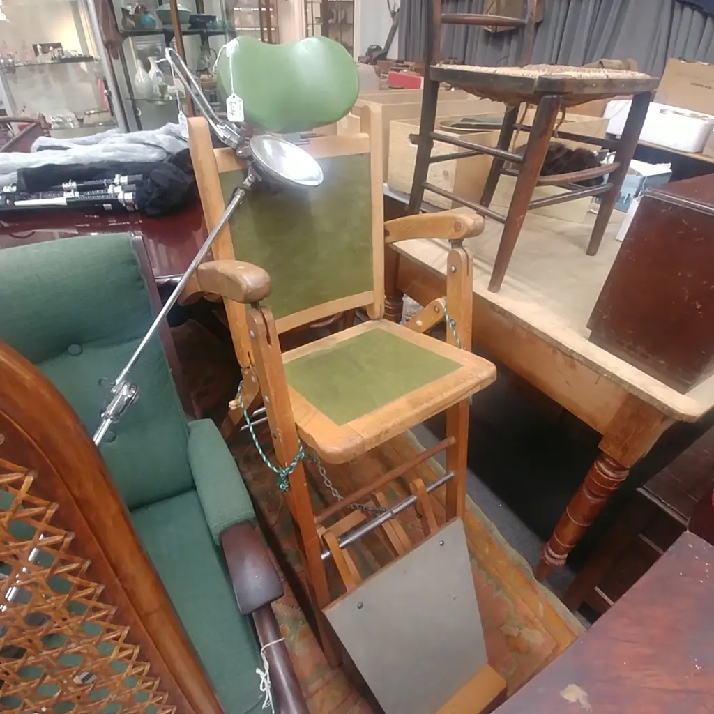 OLD TRAVELLING DENTISTS FOLDING CHAIR Image 1++