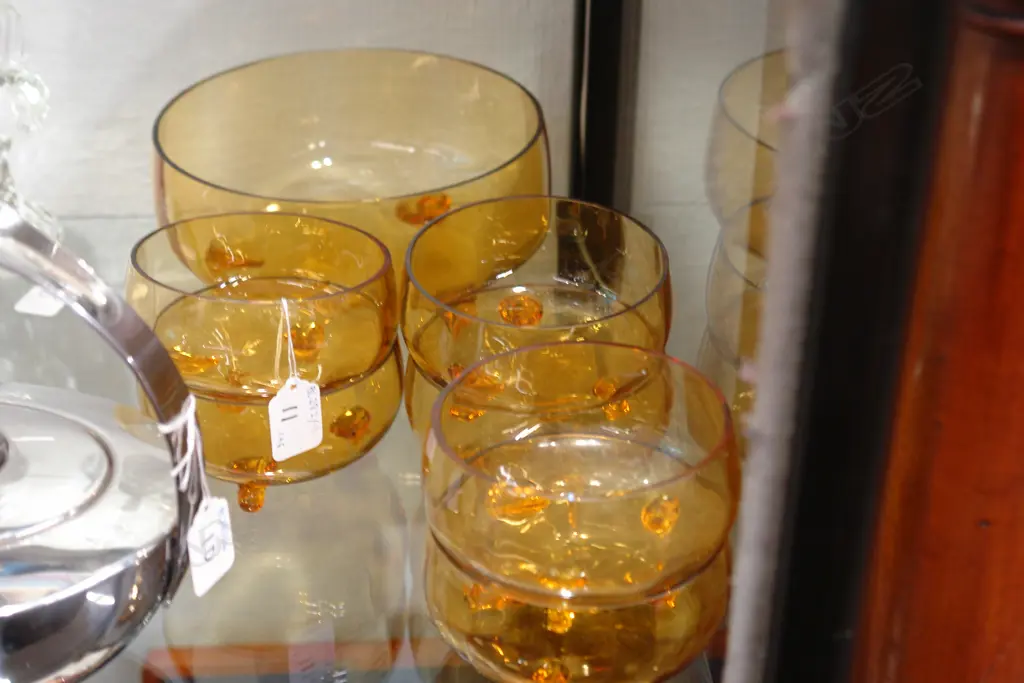 VINTAGE YELLOW GLASS DESSERT SET Image 1++