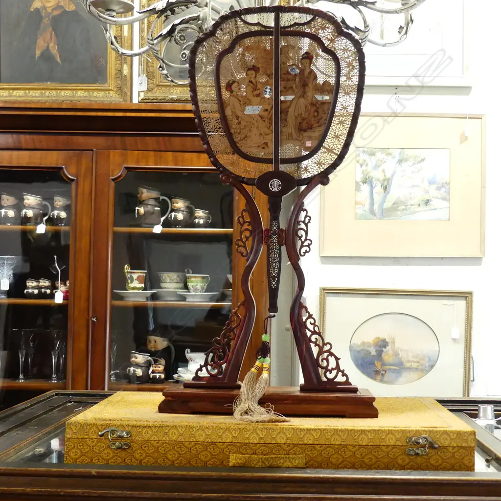 ROSEWOOD CHINESE FAN ON STAND Image 1++