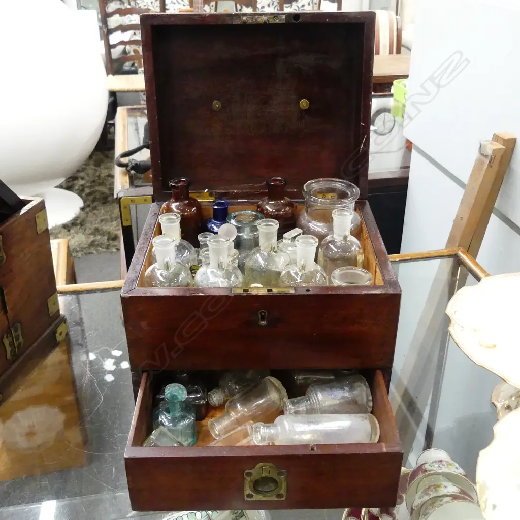 APOTHECARY CHEST  Image 1++