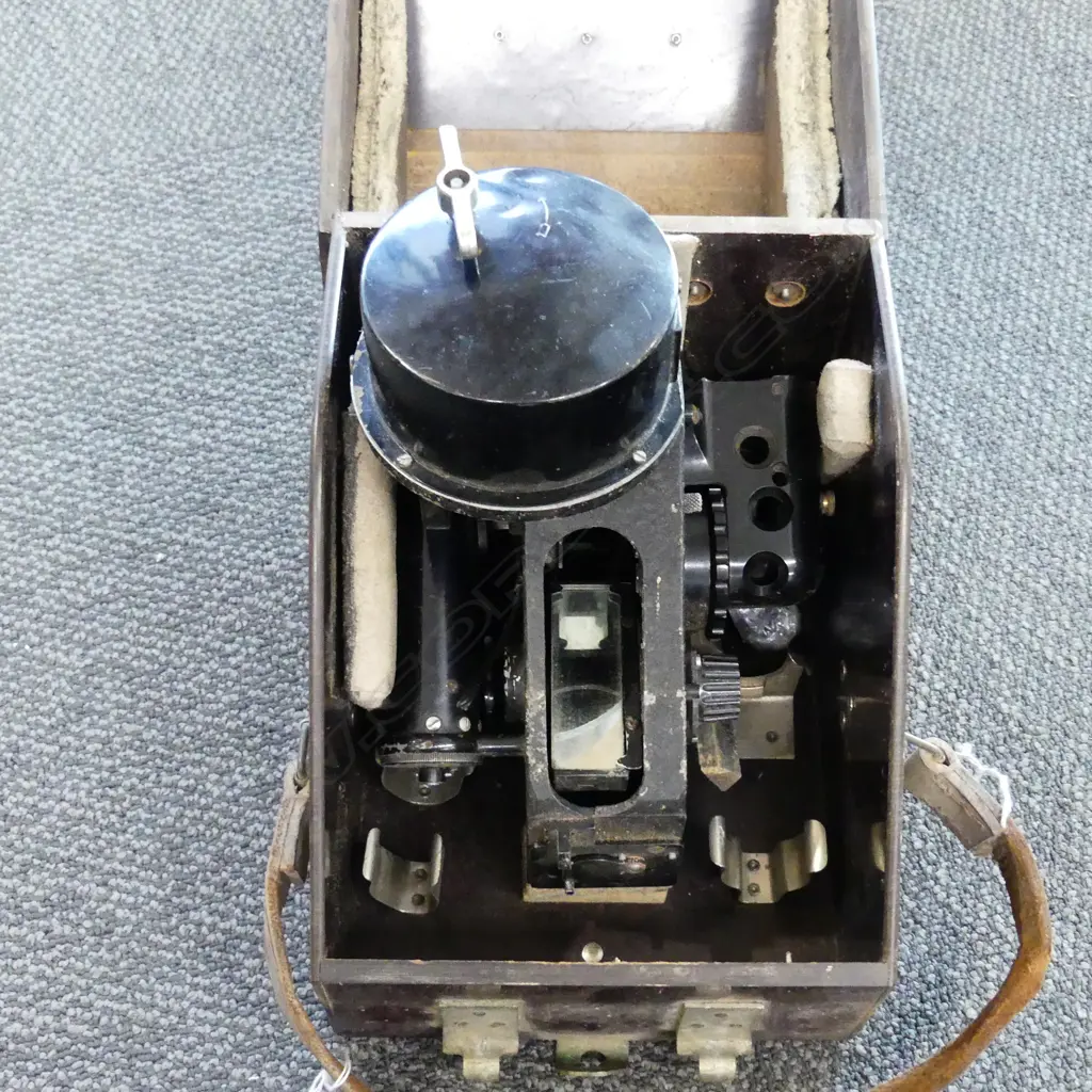 VINTAGE BUBBLE SEXTANT, NO. 2348/42, LEATHER BOXED Image 1++