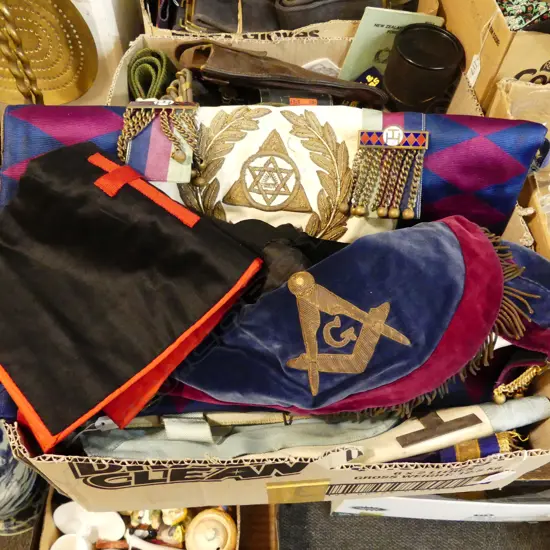 BOX ASST INTERNAT. MASONIC APRONS