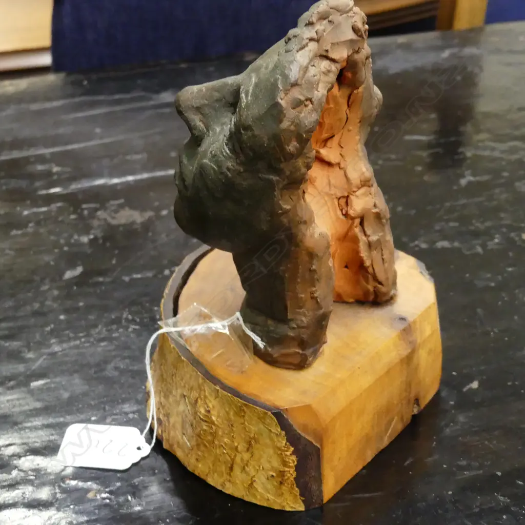 SMALL CERAMIC MODEL OF A WOMAN'S HEAD ON WOODEN BASE Image 1++