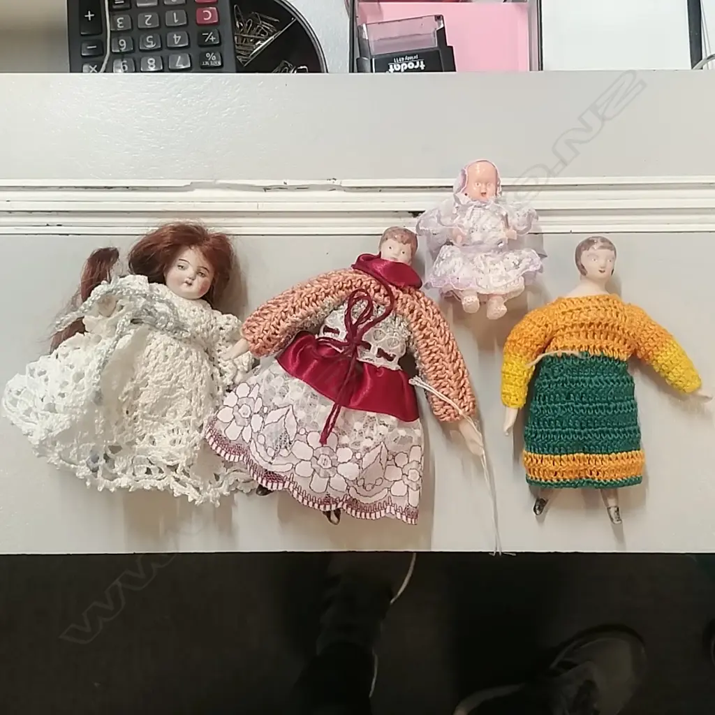 4 MINITURE VINTAGE DOLLS Image 1++