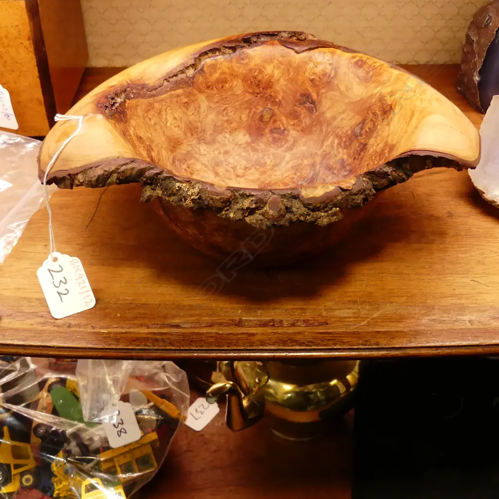 CARVED MOTTLED TOTARA BOWL Image 1++