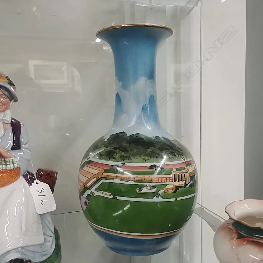 UNUSUAL CHINESE PRESENTATION VASE Image 1++