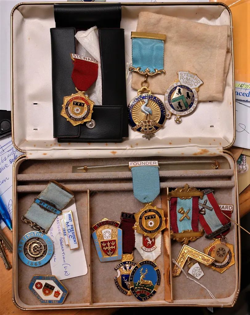 ASST MASONIC MEDALS Image 1++