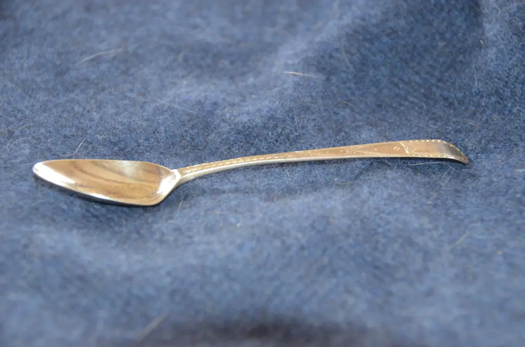 SILVER EGGSPOON & BUTTER KNIFE  Image 1++