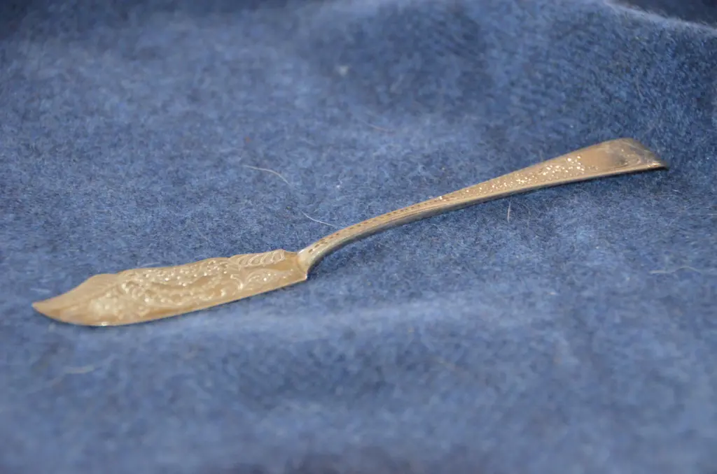 SILVER EGGSPOON & BUTTER KNIFE  Image 1++