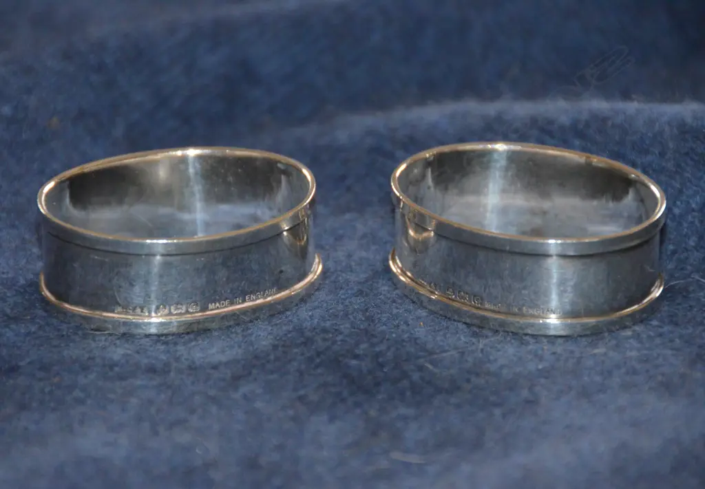 2 + PR OF SILVER SERVIETTE RINGS (4) Image 1++
