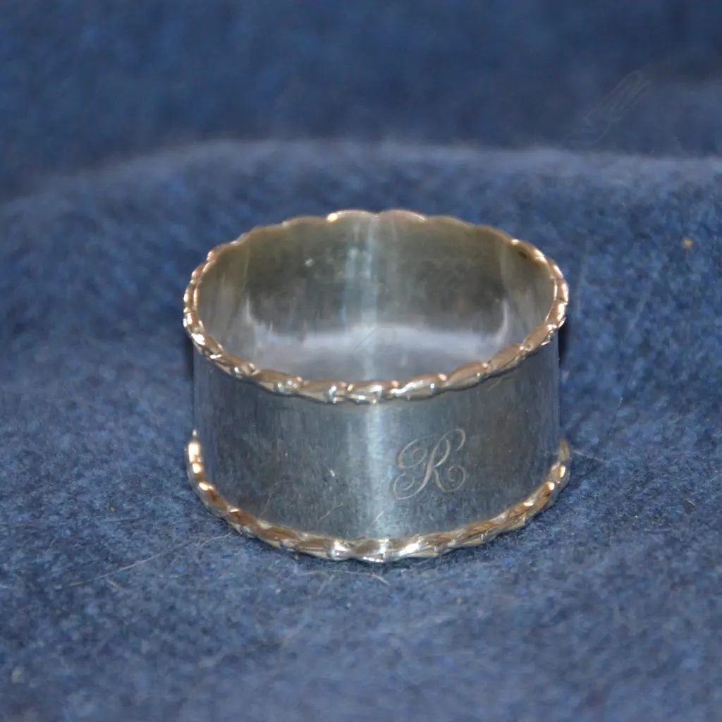 SILVER TEA STRAINER & SERVIETTE RING Image 1++