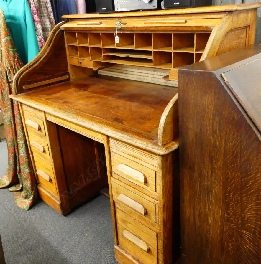 ANTIQUE OAK ROLL TOP DESK Image 1++