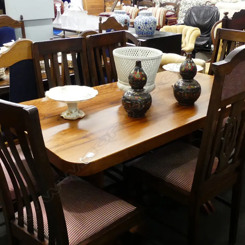 THICK TIMBER TOP DINING TABLE Image 1++