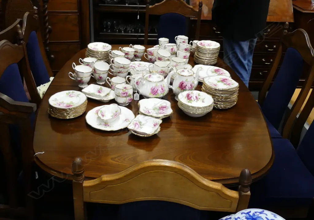 MAHOGANY DINING SUITE Image 1++