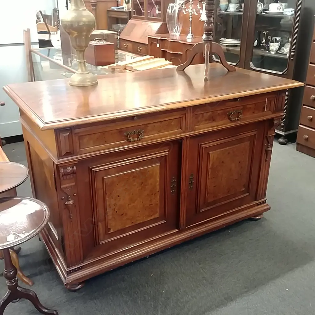 MIXED TIMBERS CONTINENTAL BUR FRONT SIDEBOARD Image 1++