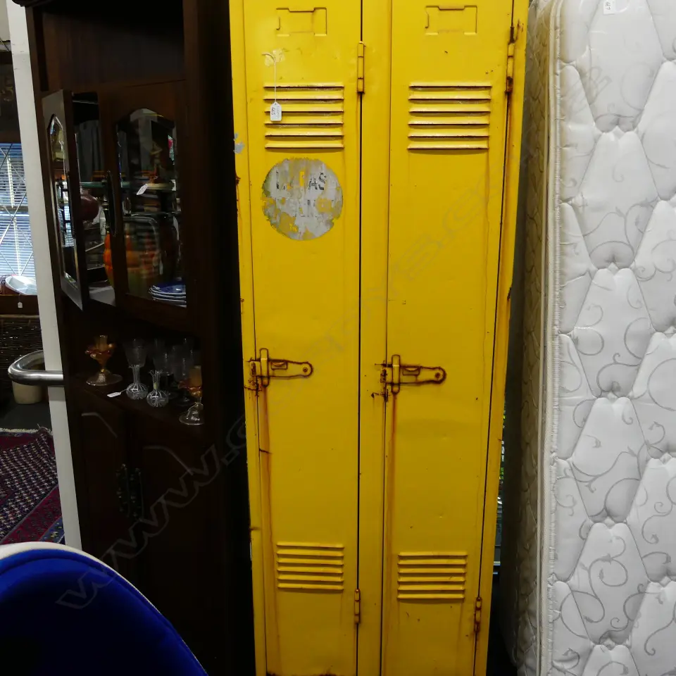YELLOW INDUSTRIAL LOCKER Image 1++