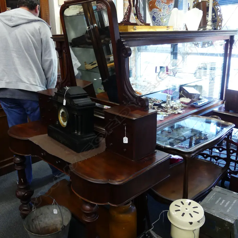 VICTORIAN MAHOGANY DRESSING TABLE Image 1++