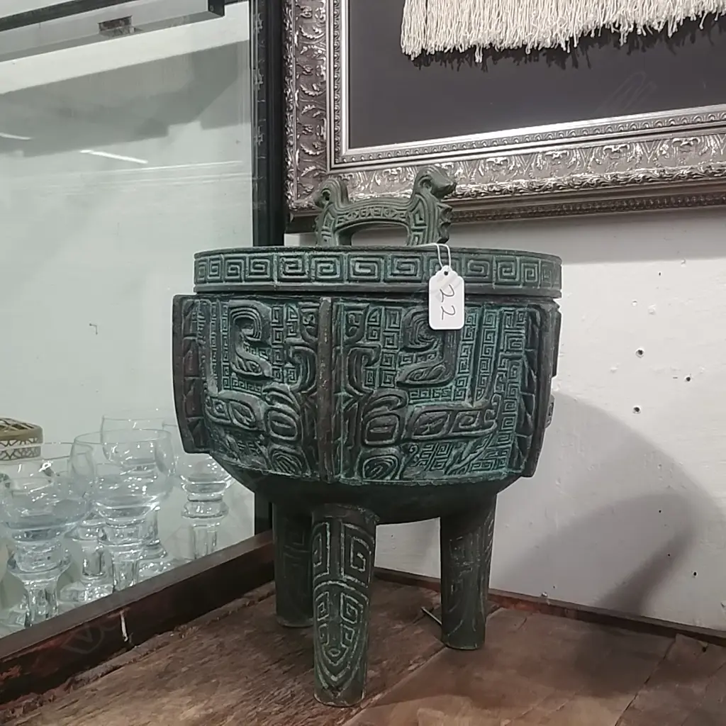CHINESE ARCHAIC STYLE LIDDED POT Image 1++