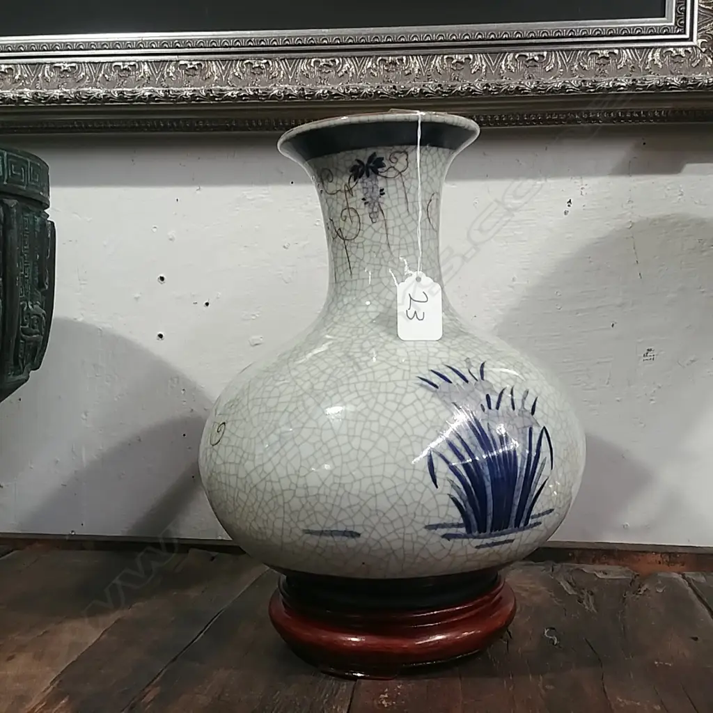 CHINESE CRACKLE GLAZE VASE ON STAND  Image 1++