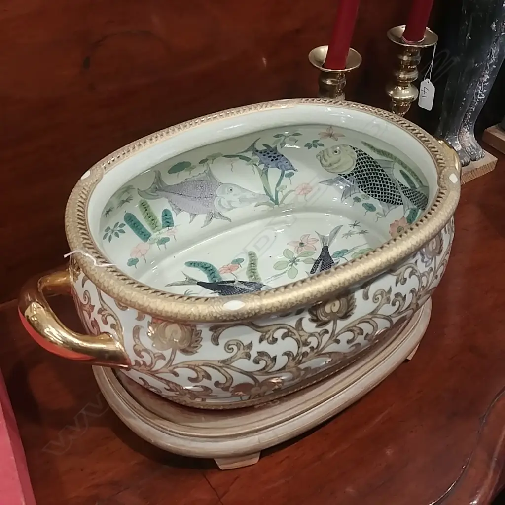 GOLD CHINESE JARDINIERE ON STAND Image 1++