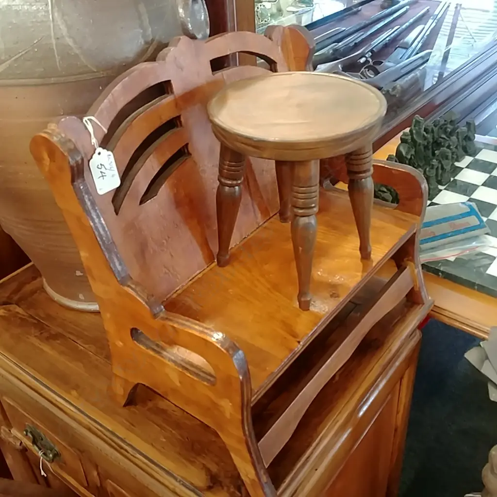 MINIATURE WOOD SEAT & STOOL Image 1++
