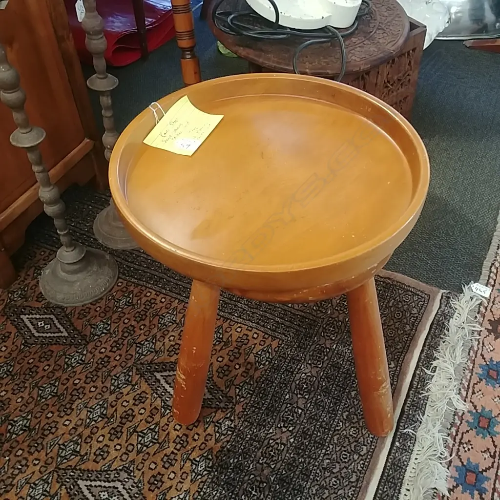 KAURI STOOL & TRAY Image 1++