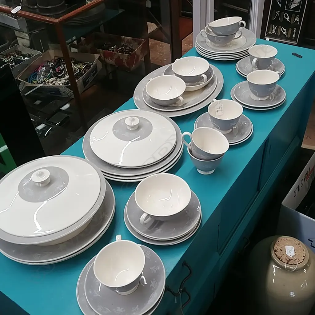 ROYAL DOULTON BRIDAL VALE DINNER SERVICE Image 1++