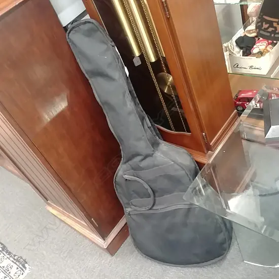 ACOUSTIC GUITAR W/ SOFT CASE