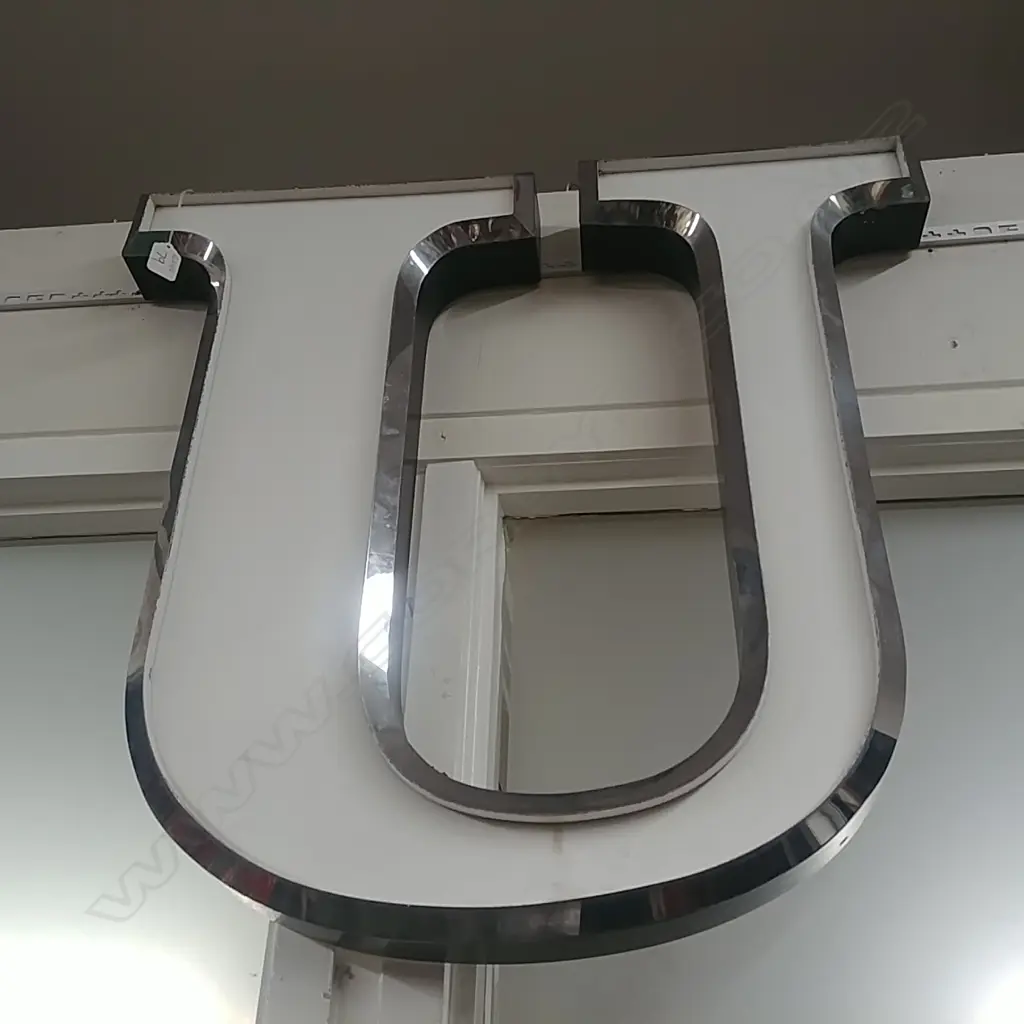 LARGE ENGLISH ADVERTISING LETTER 'U' Image 1++