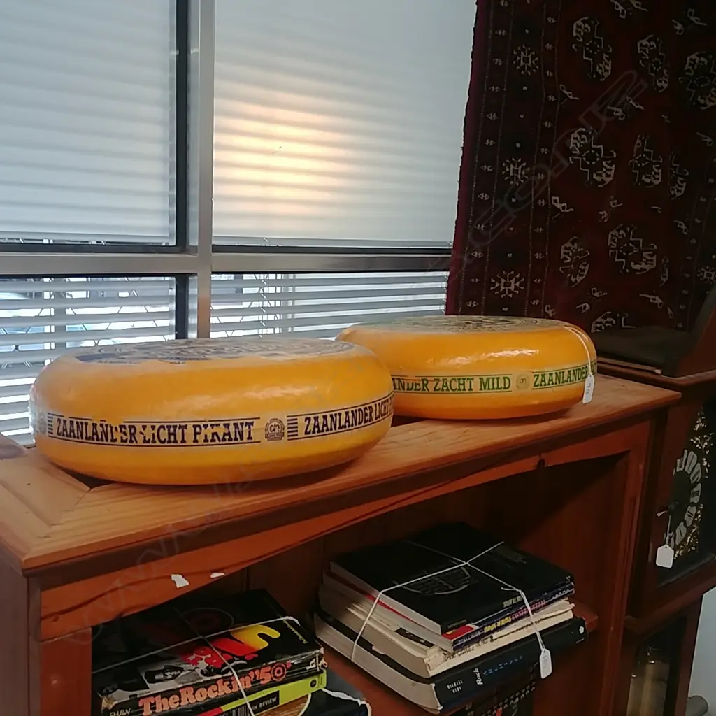 2 SHOP CHEESE ROUNDS Image 1++