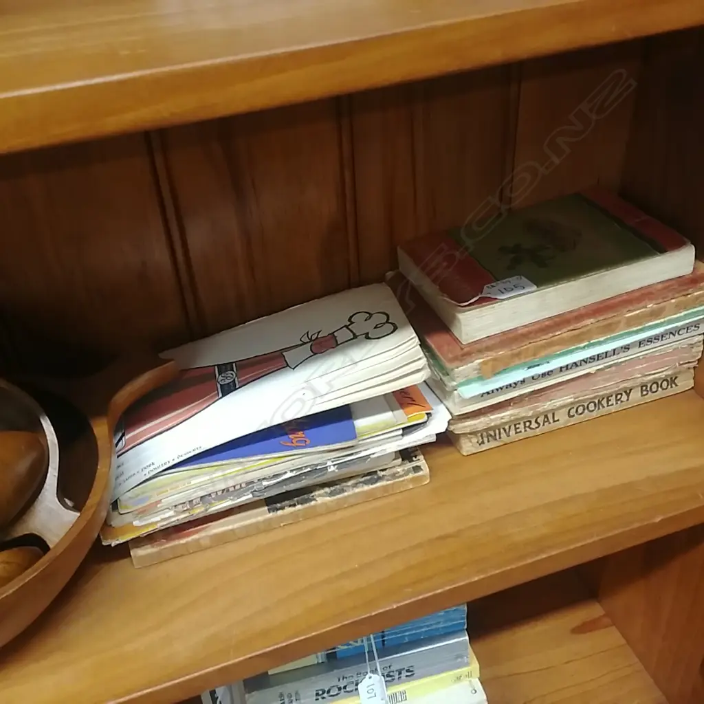 VINTAGE NZ COOKBOOKS Image 1++