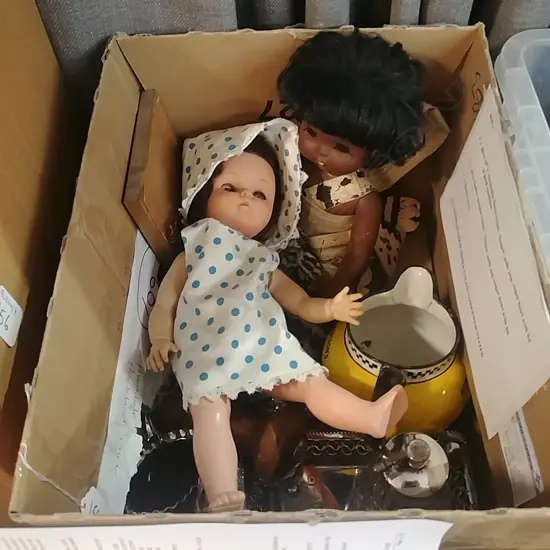 BOX EP CONDIMENTS ETC. & 2 DOLLS