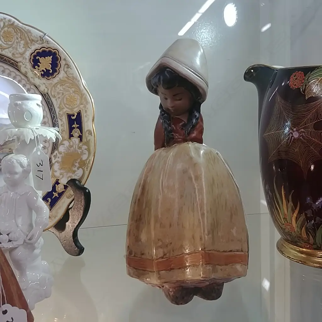 LLADRO GIRL FIGURINE Image 1++