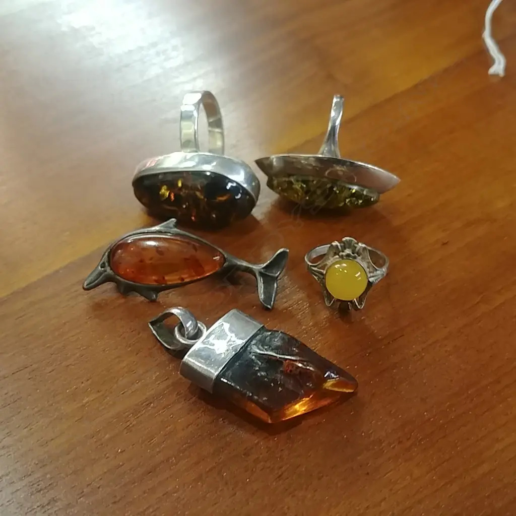 5 ART NOUVEAU AMBER & SILVER PCES RINGS.. Image 1++