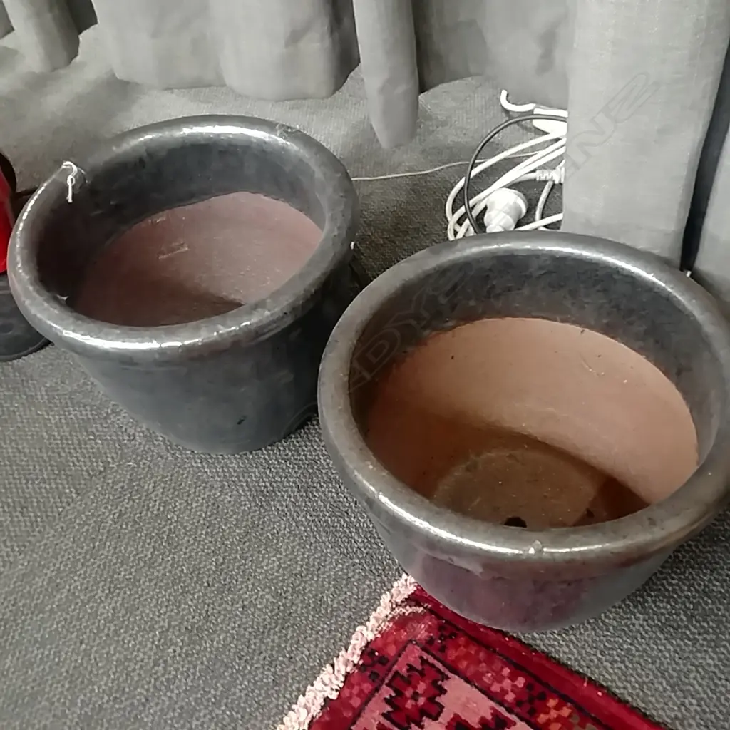 PR DARK GLAZED GARDEN POTS ROLLED RIM Image 1++