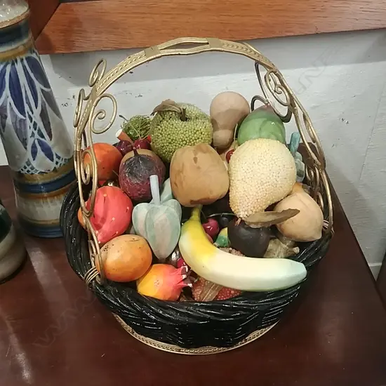 BASKET WITH ARTIFICIAL FRIUT