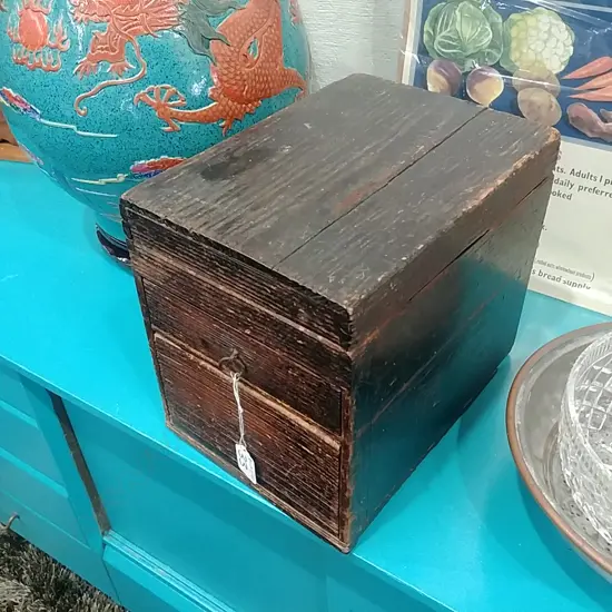 CHINESE JEWELLERY BOX