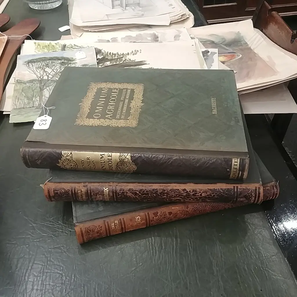 3 BOOKS Image 1++