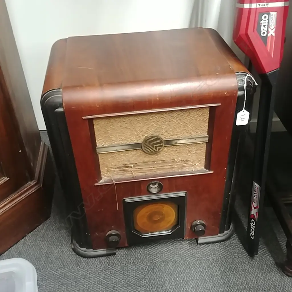 VINTAGE UPRIGHT PHILLIPS TABLE RADIO Image 1++