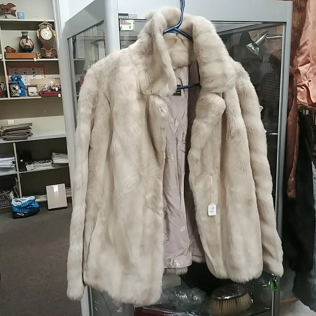 CREAM FAUX FUR JACKET Image 1++