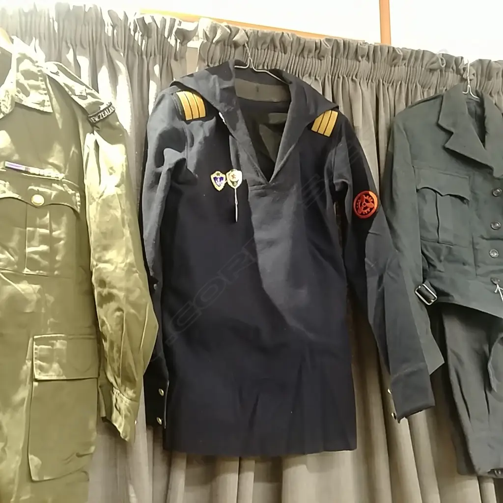 RUSSIAN NAVY UNIFORM & BADGES Image 1++